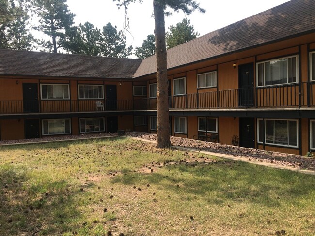 Woodcrest Apartments - Woodcrest Apts