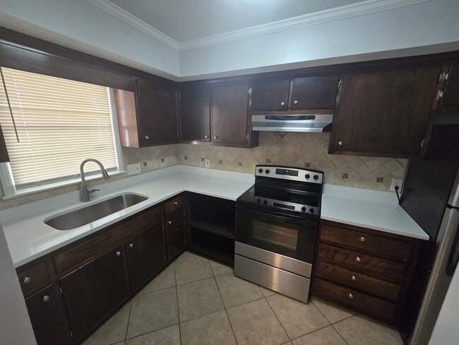 KITCHEN - 775 Wilson Cir SW