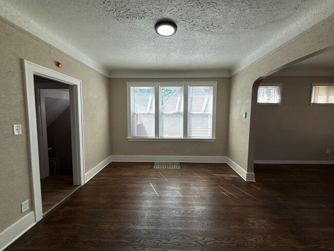 Building Photo - Freshly Renovated 5-Bedroom Home – Quality...