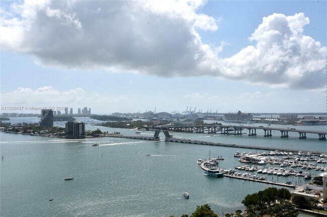 Foto del edificio - 1800 N Bayshore Dr