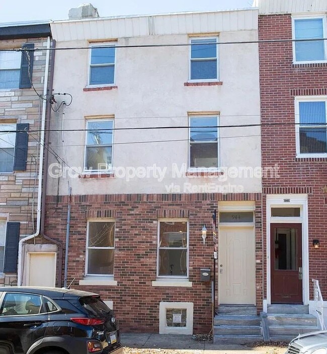 Building Photo - 944 N Randolph St