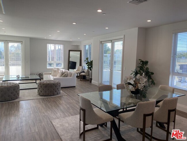 Foto del edificio - 8700 Chalmers Dr
