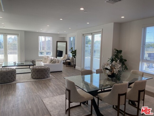 Building Photo - 8700 Chalmers Dr