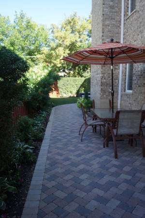 Foto del edificio - 1012 E St James St