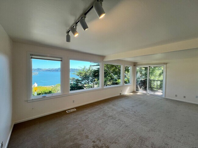 Building Photo - 59 ALEXANDER AVE, #LWR