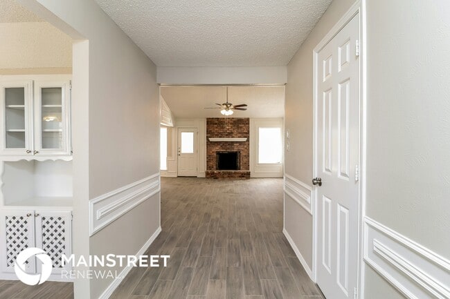 Building Photo - 4104 Firethorn Dr