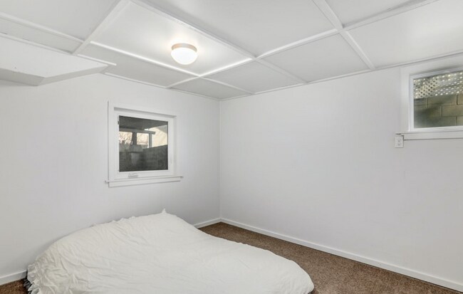 Foto del edificio - 209 E Cedar St