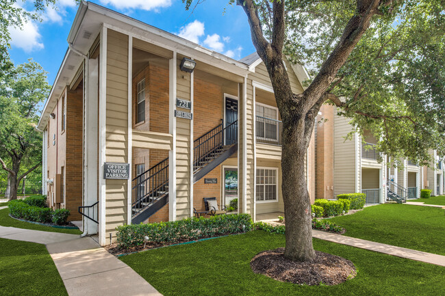 Foto del edificio - Centennial Court Apartments- Student Housing