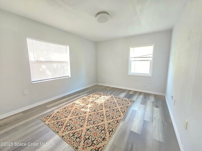 Building Photo - 484 Poinciana Dr