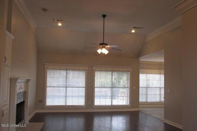 Building Photo - 201 Apple Blossom Cir