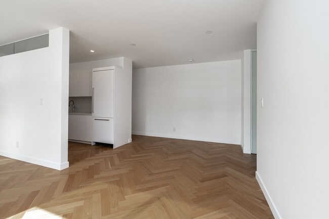 Photo du bâtiment - 110 Wellesley St E