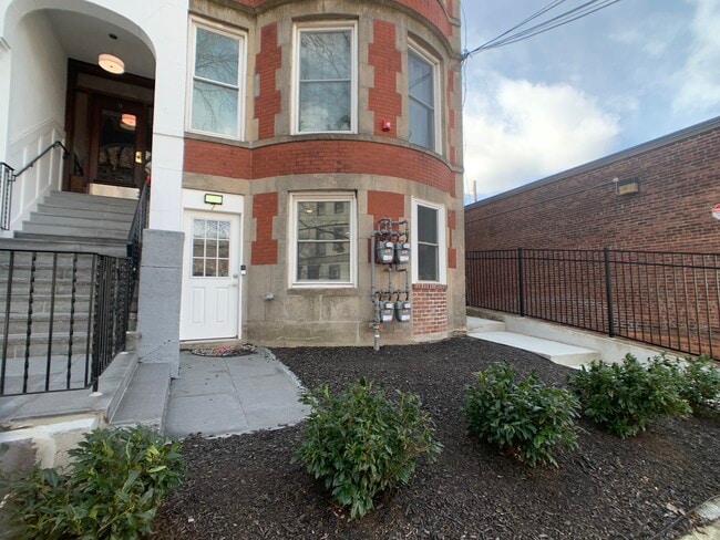 Building Photo - 9 University Rd