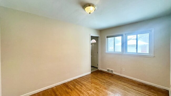 Foto del edificio - Three Bedroom Brick Ranch in Oak Park with...