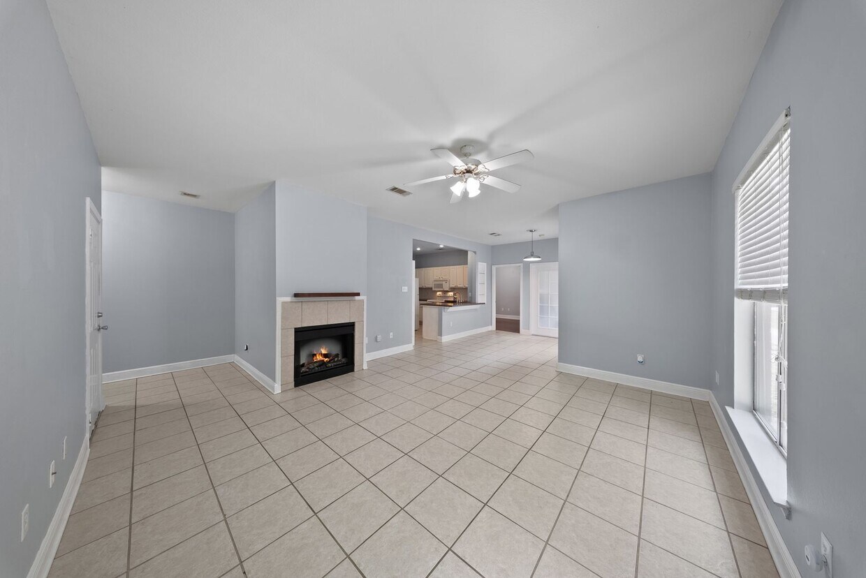 Foto principal - 2 Bedroom Condo in a Gated Community Near LSU