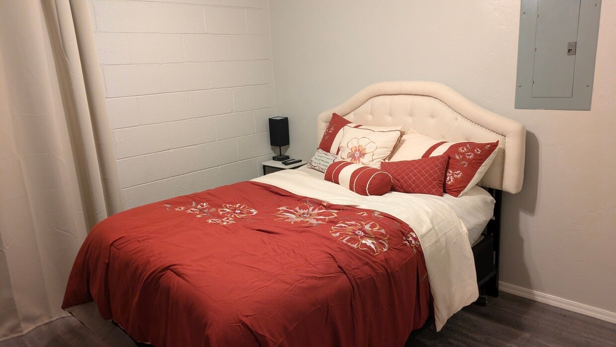 Dormitorio - 2861 N Columbus Blvd