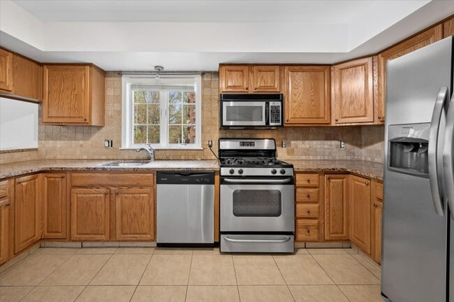 Building Photo - 727 Warburton Ave