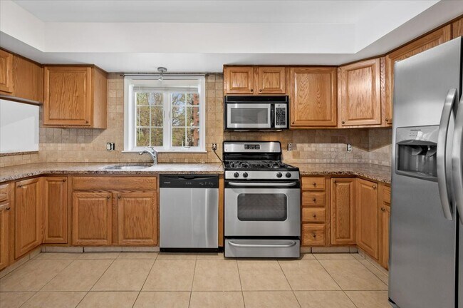 Foto del edificio - 727 Warburton Ave