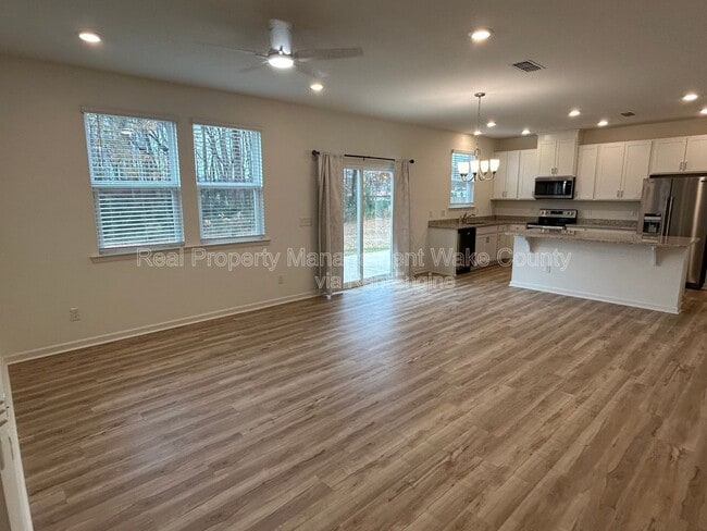 Building Photo - 403 St Clair Dr