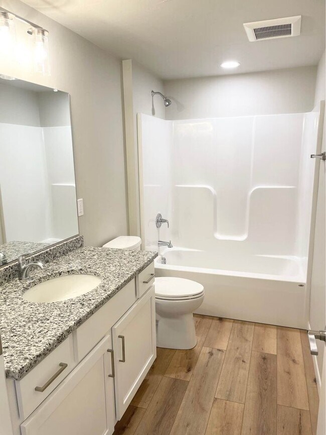 1021 S Nicolet Rd, Appleton, WI 54914 Townhome Rentals in Appleton WI