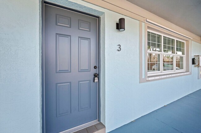 Building Photo - 1011 S Miramar Ave