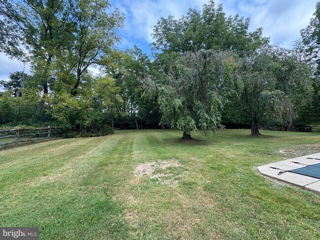 Building Photo - 838 Richards Rd
