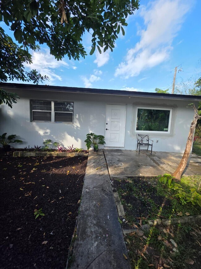 Foto del edificio - 3386 Rudolph Rd
