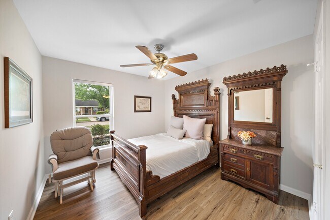 Foto del edificio - 5802 Effingham Dr