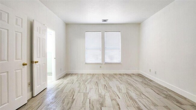 Foto del edificio - 7518 Oakwood Canyon Dr