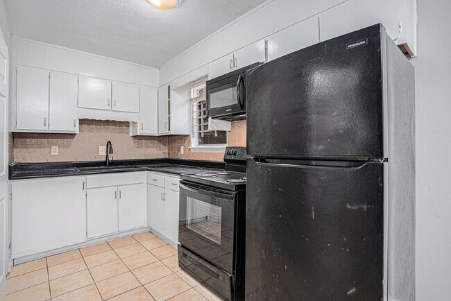 Foto del edificio - Must see 3BR/2.5BA Townhome In Union City!