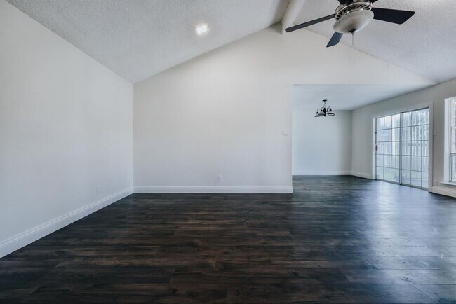 Building Photo - 15711 Stonehaven Dr