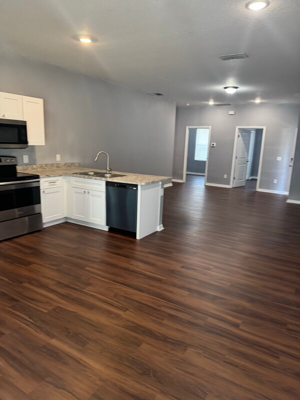 Building Photo - 1999 Marshall St