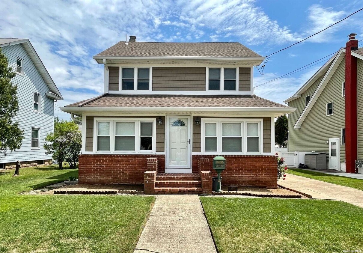 38 Taft Ave Unit 2, Lynbrook, NY 11563 Room for Rent in Lynbrook, NY