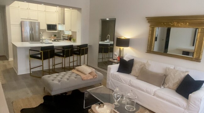 Foto del edificio - 6765 Corporate Blvd
