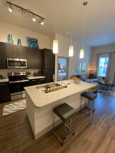 Building Photo - 4131 Glenview Dr
