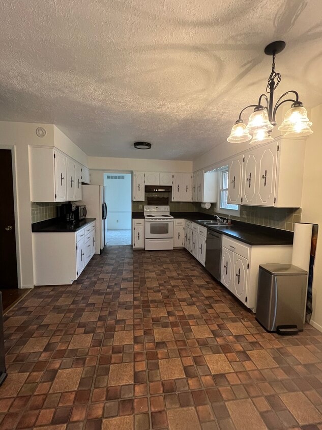 Foto del edificio - 121 S Regency Dr