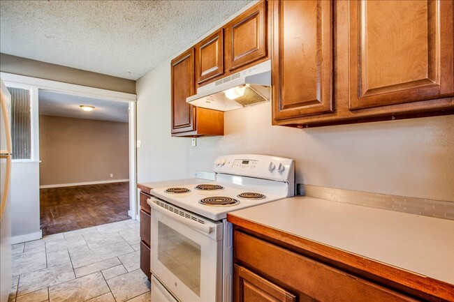 Foto del edificio - Spacious Townhome in Southeast Wichita