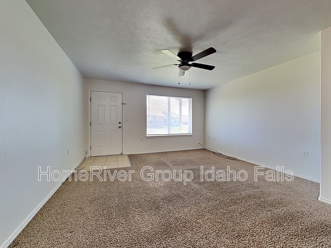 Building Photo - 3180 Chasewood Dr