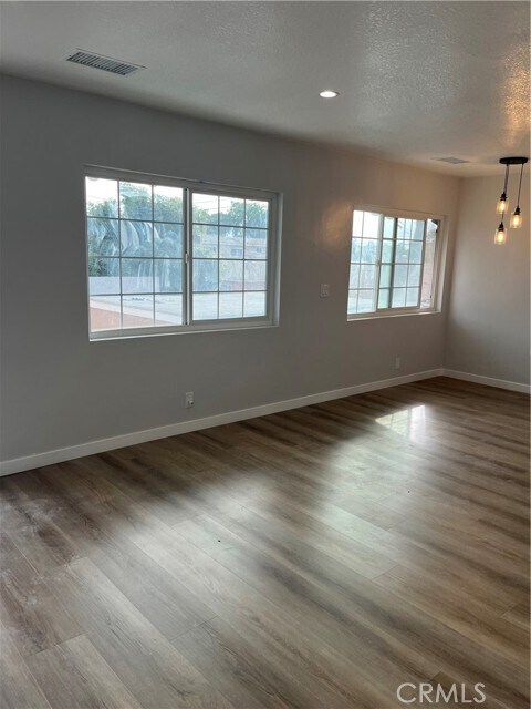 Building Photo - 537 S 6th St