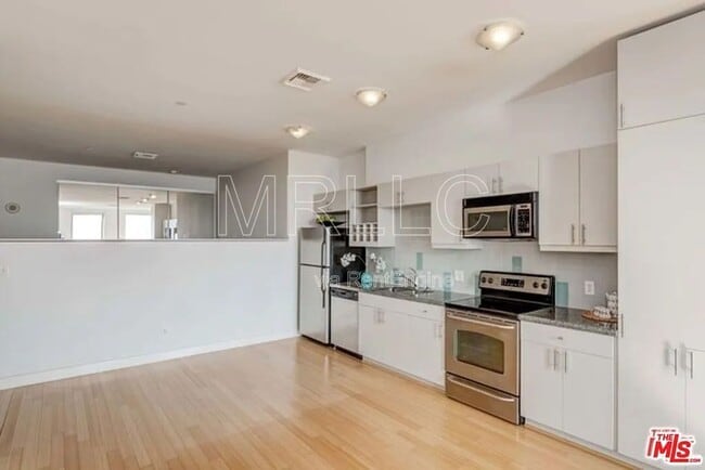 Foto del edificio - 3810 Wilshire Blvd