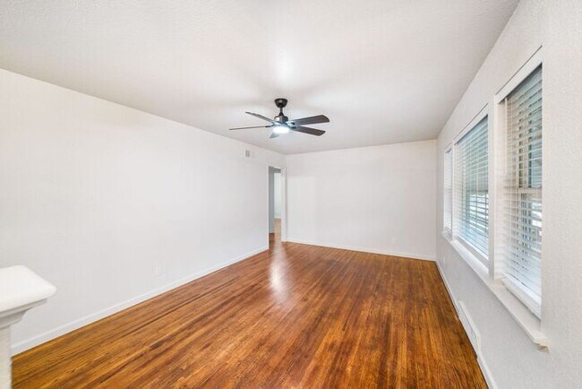 Foto del edificio - Move In SPECIAL! Beautifully Remodeled 2-B...