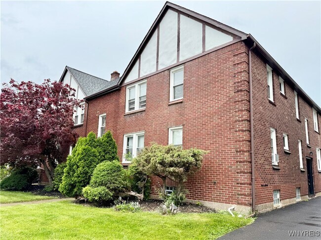 Foto del edificio - 657 Englewood Ave