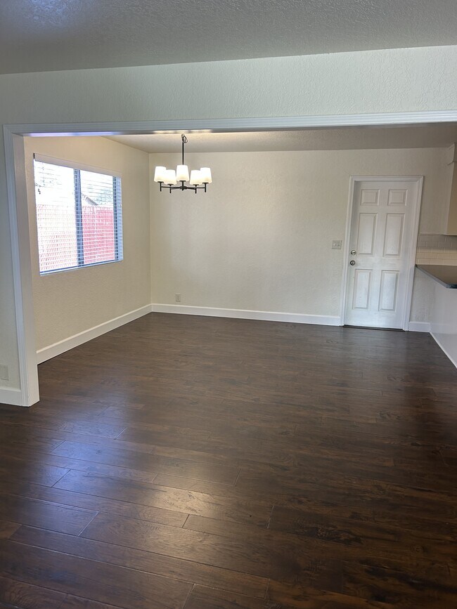 Foto del edificio - 347 Woodcliff Dr