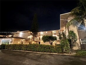Building Photo - 1480 E Sample Rd