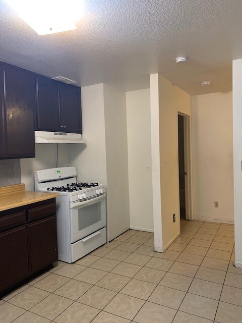 Foto del edificio - 220 N Hagar St