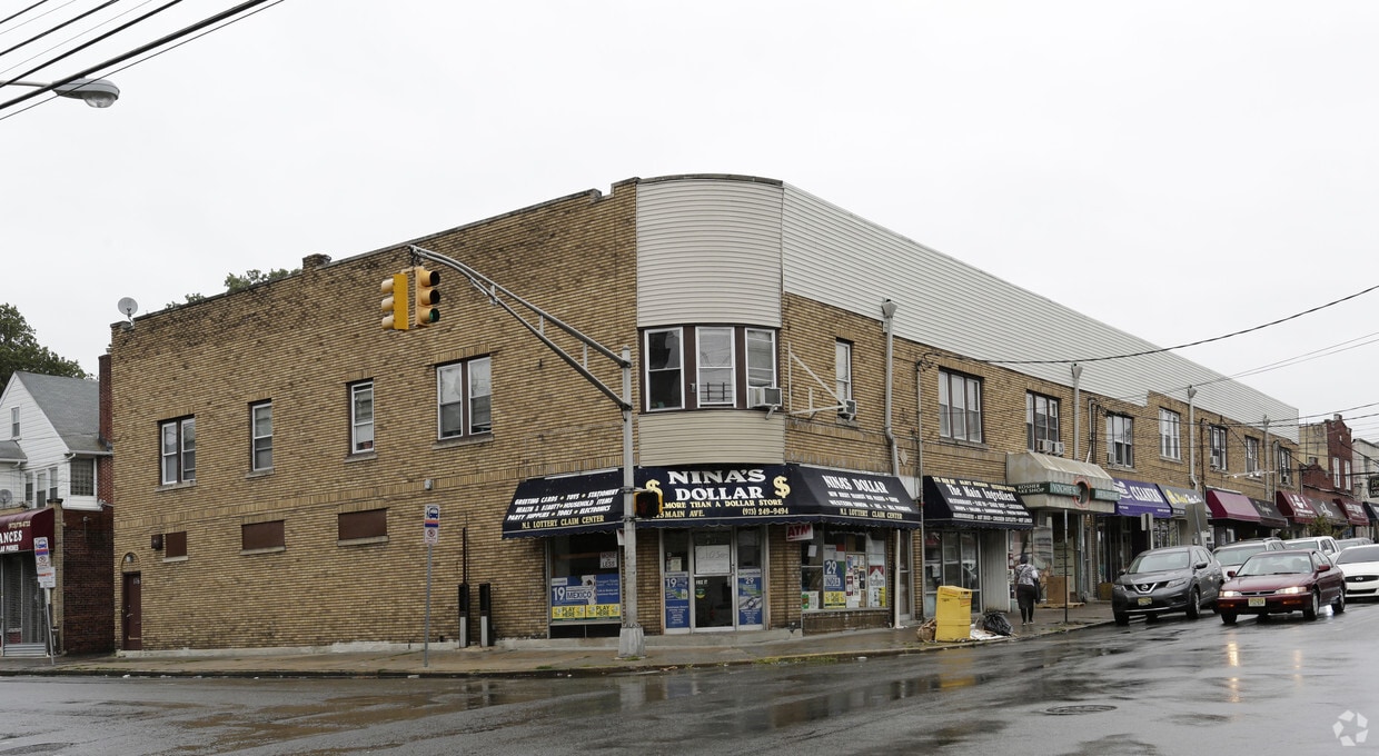 Building Photo - 213-225 Main Ave