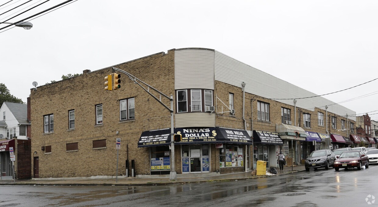 Foto del edificio - 213-225 Main Ave