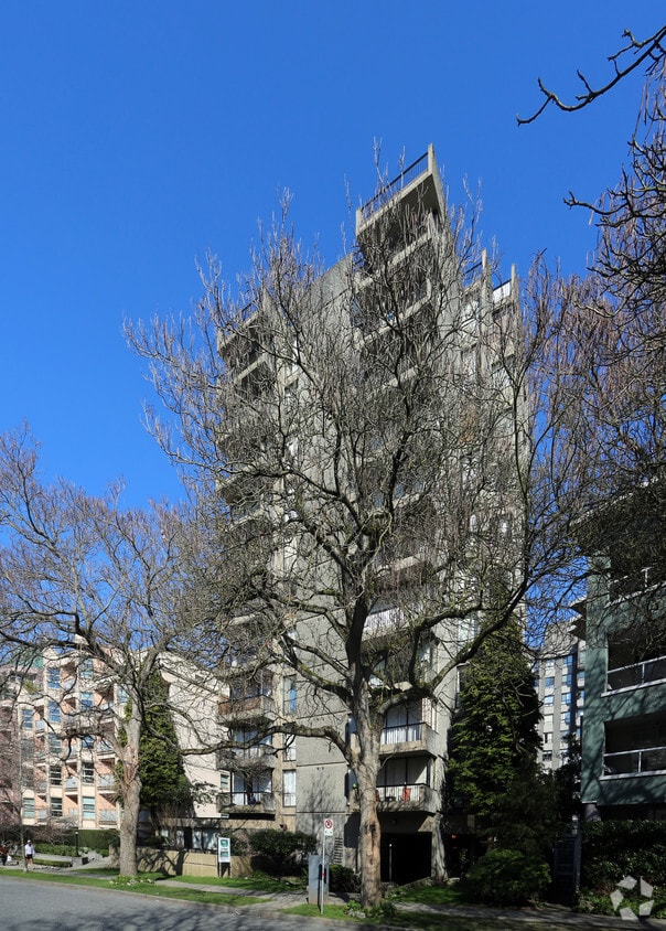 Building Photo - Del Charro
