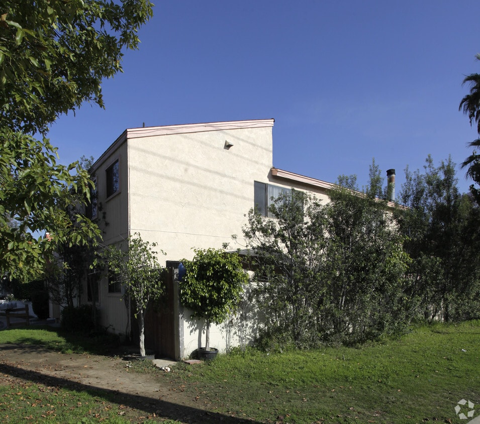 Building Photo - 2250 Pamela Ln