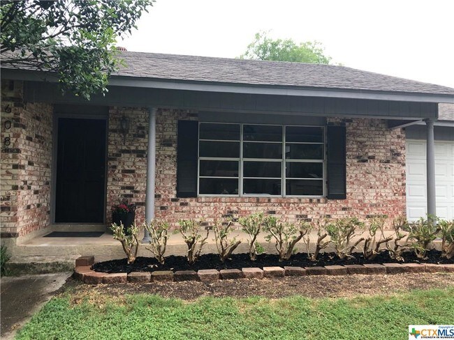Building Photo - 608 Ridgecrest