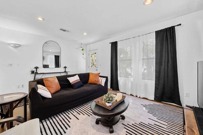 Building Photo - 14811 Foy Dr